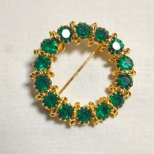 Beautiful Vintage Faux Emerald Round Brooch
